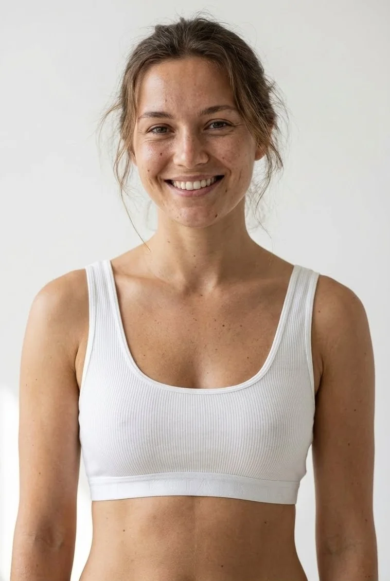 Kota Kadın Büstiyer Kalın Askılı Penye Pedli Kaşkorse Beyaz - Model Üzerinde